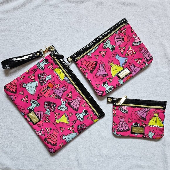 BETSEY JOHNSON, Set of 3 travel cosmetic bags in hot pink classic Betsey print! - Picture 2 of 12